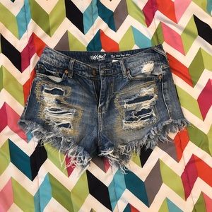 Distressed high waisted shorts!